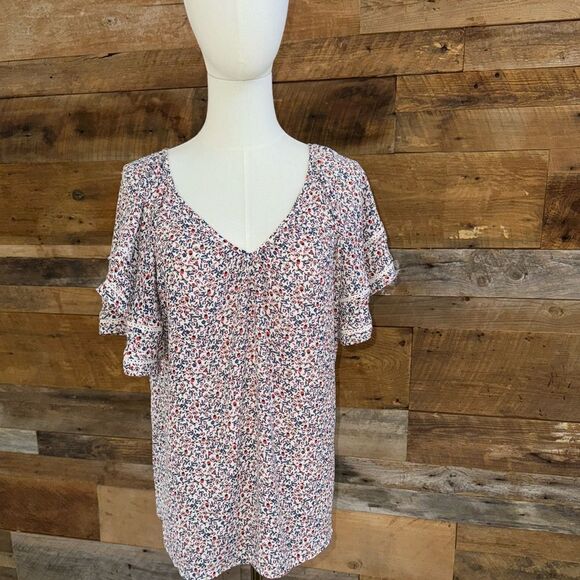 Loft butterfly sleeves perfect this flowy top with  easy-going touch of romance. - Picture 1 of 15